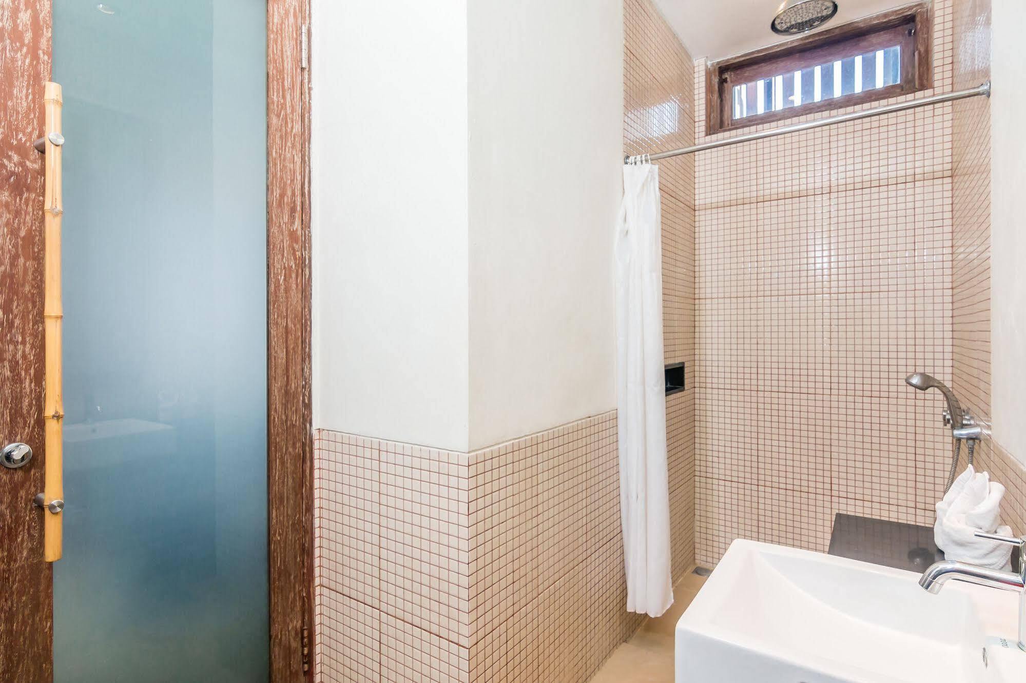 Zen Rooms Badung Nyangnyang Sari كوتا المظهر الخارجي الصورة